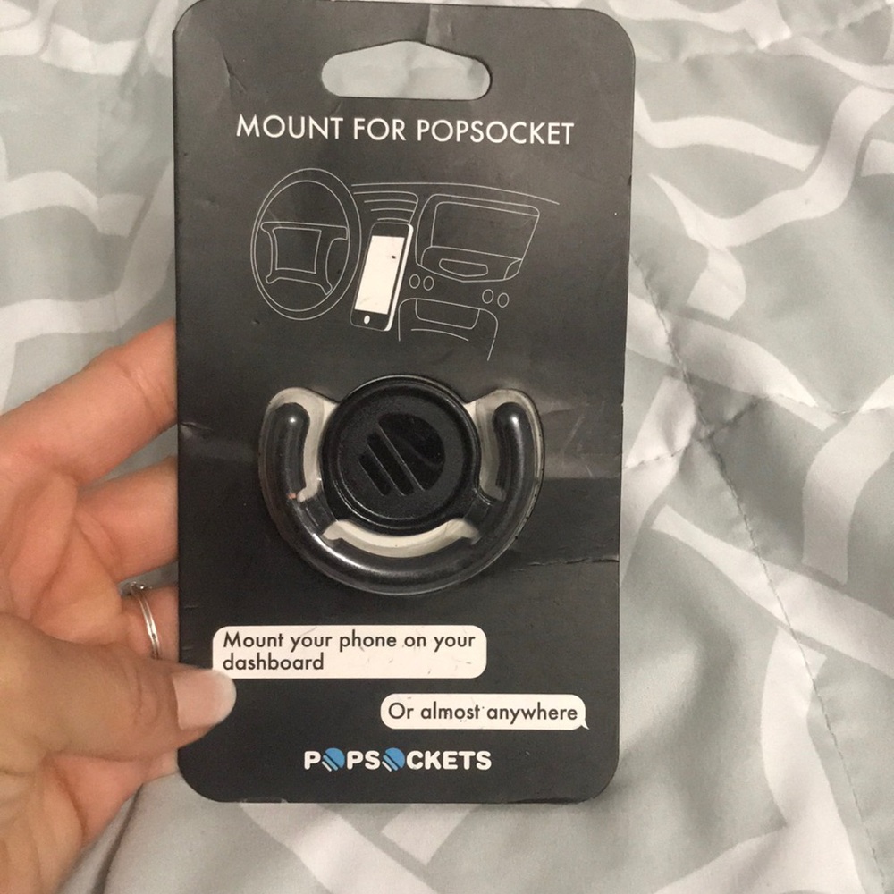 Pop socket mount